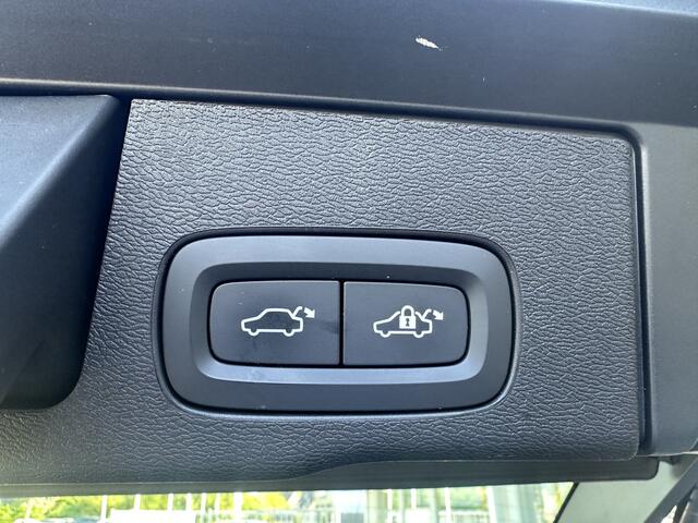 Volvo XC60 2.0 Recharge T6 AWD R-Design TREKHAAK,CARPLAY,PANO