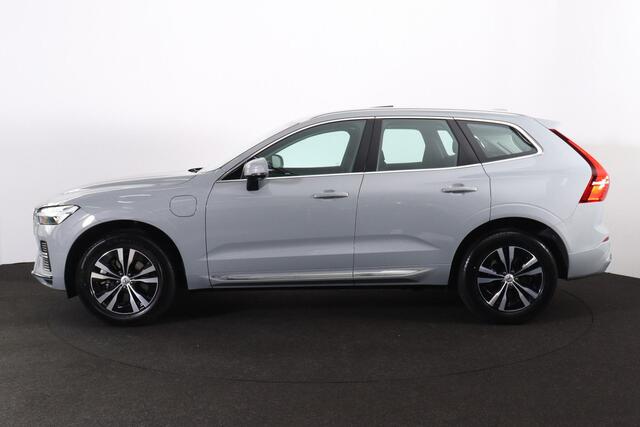 Volvo XC60 T6 Recharge AWD Core Bright - LONG RANGE - Panorama/schuifdak - IntelliSafe Assist & Surround - Adaptieve LED koplampen - Parkeercamera achter - Verwarmde voorstoelen, stuur & achterbank - Parkeersensoren voor & achter - Draadloze tel. lader - Elektr. ink