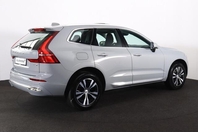 Volvo XC60 T6 Recharge AWD Core Bright - LONG RANGE - Panorama/schuifdak - IntelliSafe Assist & Surround - Adaptieve LED koplampen - Parkeercamera achter - Verwarmde voorstoelen, stuur & achterbank - Parkeersensoren voor & achter - Draadloze tel. lader - Elektr. ink