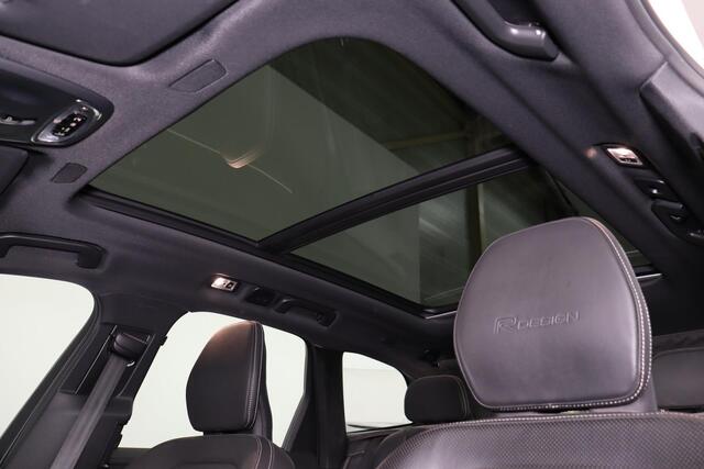 Volvo XC60 T8 Recharge AWD R-Design - Panoramisch schuif-/kanteldak - Sensus navigatie - Parkeersensoren v/a - Parkeercamera achter - Parkeersensoren v/a - Apple Carplay & Android Auto
