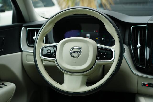 Volvo XC60 2.0 T8 Plug-in hybrid AWD Ultimate Dark 455pk Panoramadak/Stoelverwarming/360Camera