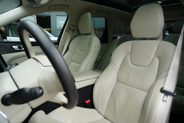 Volvo XC60 2.0 T8 Plug-in hybrid AWD Ultimate Dark 455pk Panoramadak/Stoelverwarming/360Camera