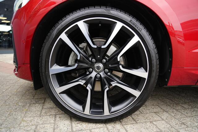 Volvo XC60 2.0 T8 Plug-in hybrid AWD Ultimate Dark 455pk Panoramadak/Stoelverwarming/360Camera
