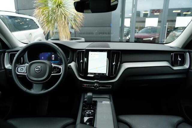 Volvo XC60 2.0 T6 Plug-in hybrid AWD Plus Dark 350pk Panoramadak/Stoelverwarming/360Camera