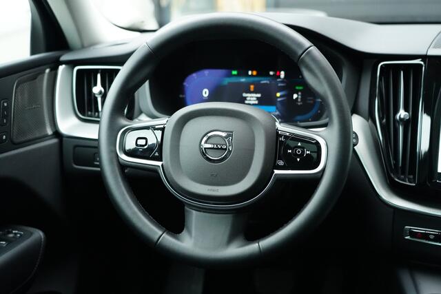 Volvo XC60 2.0 T6 Plug-in hybrid AWD Plus Dark 350pk Panoramadak/Stoelverwarming/360Camera