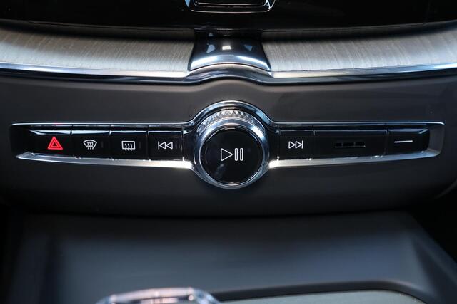 Volvo XC60 T6 Recharge AWD Plus Dark - LONG RANGE - Panorama/schuifdak - IntelliSafe Assist & Surround - 360º Camera - Harman/Kardon audio - Adaptieve LED koplampen - Verwarmde voorstoelen, stuur & achterbank - Parkeersensoren voor & achter - Elektr. bedienb. voorst