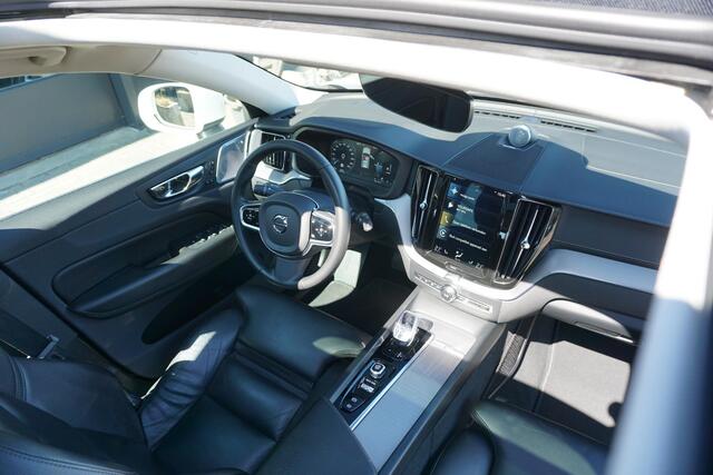Volvo XC60 2.0 Recharge T8 AWD Inscription | B&W | PANO | Trekhaak | Lucht. ver