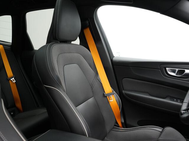 Volvo XC60 T8 AWD Polestar Engineered Plug in Hybrid 455pk Long Range Thunder Grey PHEV | Panodak | Lederen Sportstoelen Memory | Google Assistant | Pilot Assist | Harman Kardon | Head Up | Adaptive Cruise | L.M. 21" | Virtual | 360 Camera | Navigatie | Apple Carpl