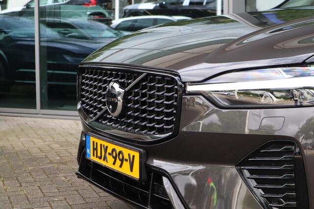 Volvo XC60 2.0 T6 Plug-in hybrid AWD Ultra Dark | Betreft Demo Vos Oss MY25| Schuif/ kanteldak| Geventileerde voorstoelen met massagefunctie| Luchtvering| 360* Camera| Harman Kardon audiosysteem|