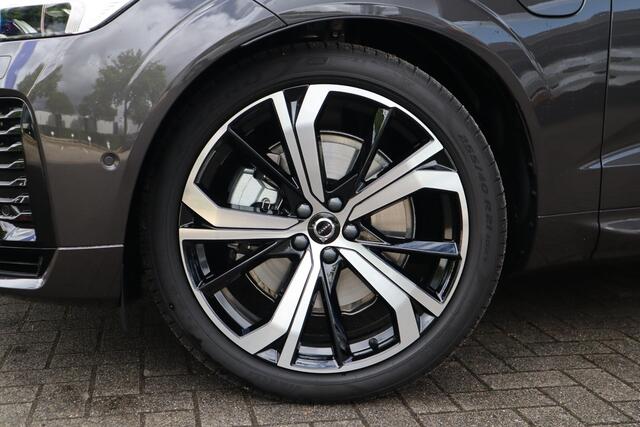 Volvo XC60 2.0 T6 Plug-in hybrid AWD Ultra Dark | Betreft Demo Vos Oss MY25| Schuif/ kanteldak| Geventileerde voorstoelen met massagefunctie| Luchtvering| 360* Camera| Harman Kardon audiosysteem|