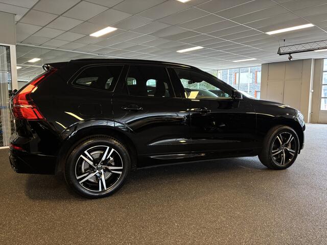 Volvo XC60 T6 AWD Plus Dark - Long Range - Panoramadak / Head Up / R-Design int / Google / Dab+ / Adaptive - Pilot ass / Stuur- en Stoelverw / H-K - Elek Trekhaak -