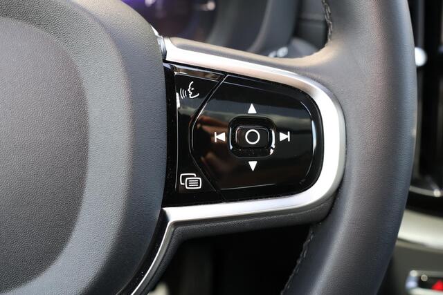 Volvo XC60 T6 Recharge AWD Ultimate Dark - Luchtvering - Panorama/schuifdak - IntelliSafe Assist & Surround - 360º Camera - Bowers & Wilkins audio - Adaptieve LED koplampen - Verwarmde voorstoelen, stuur & achterbank - Parkeersensoren voor & achter - Elektr. bedienb