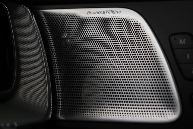 Volvo XC60 T6 RECHARGE AWD ULTIMATE DARK -PANO.DAK|B&W-AUDIO|LUCHTVERING|HEAD-UP DISP.|20"