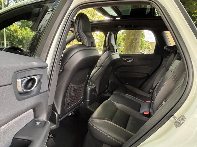Volvo XC60 T6 Plug-in hybrid AWD R-Design Pano Keyless Harman Kardon