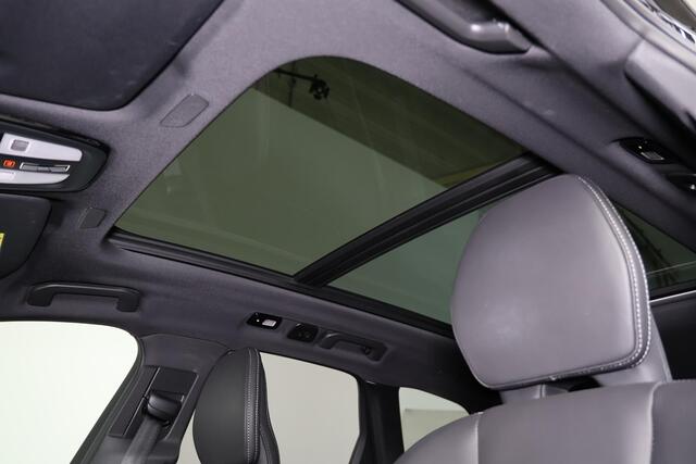 Volvo XC60 T8 Recharge AWD Ultra Black Edition - LONG RANGE - Panorama/schuifdak - IntelliSafe Assist & Surround - 360º Camera - Bowers & Wilkins audio - Adaptieve LED koplampen - Verwarmde voorstoelen, stuur & achterbank - Parkeersensoren voor & achter - Elektr. be