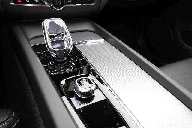 Volvo XC60 T8 Recharge AWD Ultra Black Edition - LONG RANGE - Panorama/schuifdak - IntelliSafe Assist & Surround - 360º Camera - Bowers & Wilkins audio - Adaptieve LED koplampen - Verwarmde voorstoelen, stuur & achterbank - Parkeersensoren voor & achter - Elektr. be