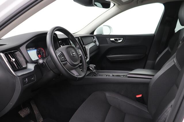 Volvo XC60 T5 AWD Momentum | BLIS | Camera | 20 Inch | Stoelverwarming | Apple Carplay | Getint Glas