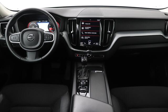Volvo XC60 T5 AWD Momentum | BLIS | Camera | 20 Inch | Stoelverwarming | Apple Carplay | Getint Glas