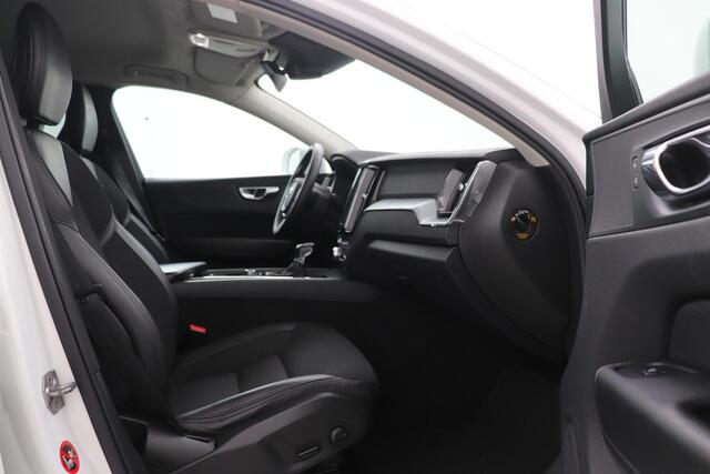 Volvo XC60 T5 AWD Momentum | BLIS | Camera | 20 Inch | Stoelverwarming | Apple Carplay | Getint Glas