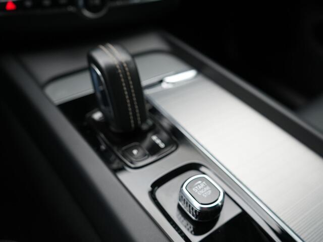 Volvo XC60 T6 Plug-in hybrid AWD R-Design Panodak | Adaptive Cruise | Harman Kardon | Lederen Sportstoelen Memory | Camera | Google Maps | 22"L.M | Keyless | Stuurverwarming |