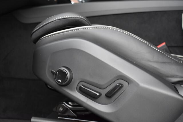 Volvo XC60 T6 350PK Plug-in hybrid AWD Ultra Black Edition | Gelamineerde zijruiten | Luchtvering | Visual park assist
