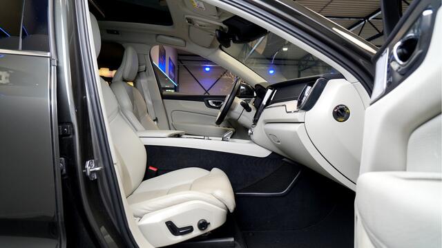 Volvo XC60 2.0 T6 AWD 250kW/340pk Aut8 Recharge Inscription BOWERS&WILKINS + HEAD UP + BLIS + PANORAMADAK + ADAPT.CRUISE + PILOT ASSIST + SPORTSTOELEN + CAMERA + ADAPTIVE LED + EL.TREKHAAK + STOEL-&STUURVERWARMING + BLIS + PARKSENSOREN V&A + 22" LM-VELGEN!!