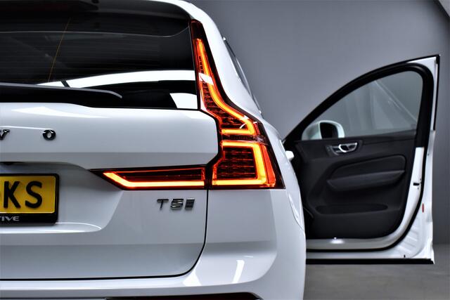 Volvo XC60 2.0 T5 252pk Inscription Pano/Trekhaak/CarPlay/Camera/Head-Up/Virtual/Adap.cruise