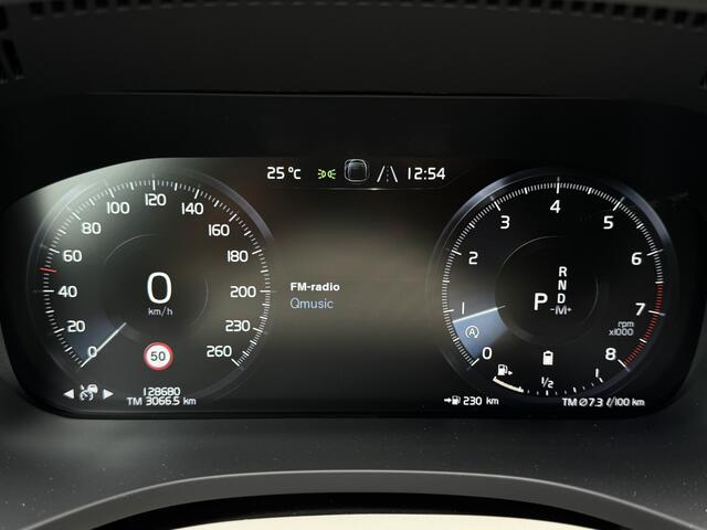 Volvo XC60 2.0 B5 Inscription Prijs Inclusief Onderhoud & 12 Maand BOVAG Garantie | Uitklapbare Trekhaak | 360 Graden Camera |
