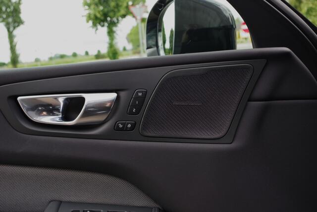 Volvo XC60 2.0 350 PK T6 Plug-in Hybrid AWD Plus Dark Long Range, Panoramadak, Trekhaak, Harman/Kardon, 360 Camera