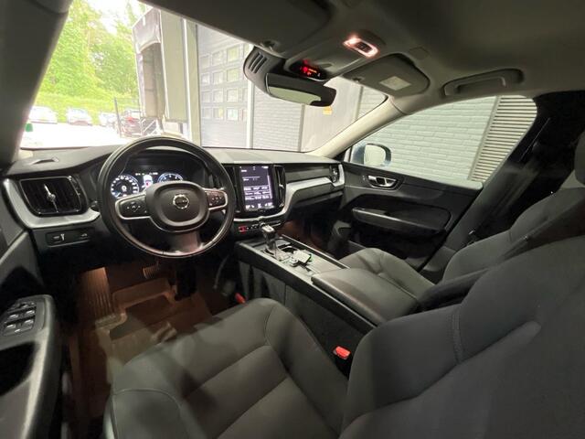 Volvo XC60 T4 Momentum | ACC | Camera | Stoel+Stuurverwarming | Apple Carplay | Trekhaak