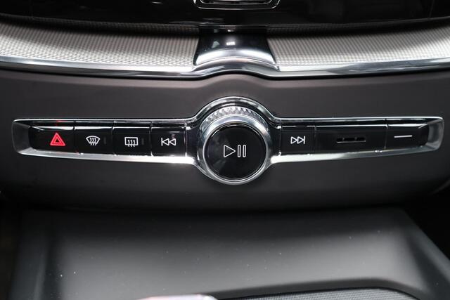 Volvo XC60 T8 Recharge AWD Plus Black Edition - LONG RANGE - Luchtvering - Panorama/schuifdak - IntelliSafe Assist & Surround - Bowers & Wilkins audio - 360º Camera - Adaptieve LED koplampen - Parkeersensoren voor & achter - Elektr. bedienb. voorstoelen met geheugen