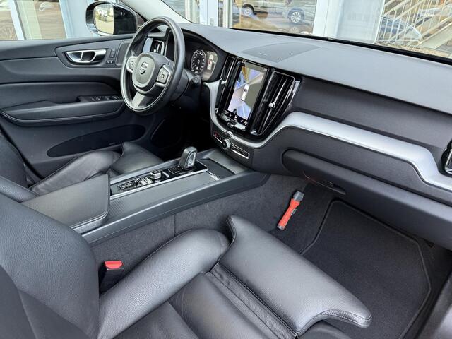 Volvo XC60 2.0 B5 Mom. Exclusive |Pano|Leer|Memory|AutoPilot|HUD|El.Trekhaak|19"R-Design|Harman/Kardon|Carplay