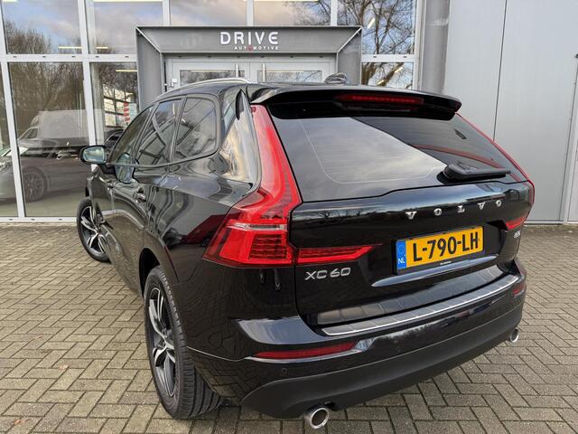 Volvo XC60 2.0 B5 Mom. Exclusive |Pano|Leer|Memory|AutoPilot|HUD|El.Trekhaak|19"R-Design|Harman/Kardon|Carplay