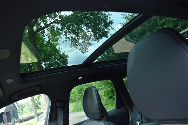 Volvo XC60 2.0 T6 Plug-in hybrid AWD R-Design PANO, LEER 69DKM
