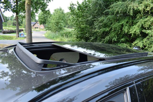 Volvo XC60 2.0 T6 Plug-in hybrid AWD R-Design PANO, LEER 69DKM
