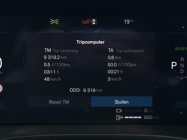 Volvo XC60 2.0 T6 Plug-in hybrid AWD Plus Dark / Trekhaak/ Pano. dak / 360 camera / Elek. verstelbare stoelen / Stoelen voor en achter verwarmd / Harman Kardon /