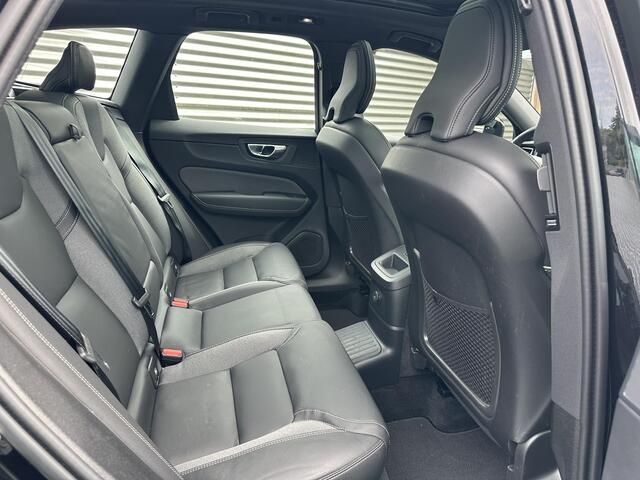 Volvo XC60 2.0 T6 Plug-in hybrid AWD Plus Dark / Trekhaak/ Pano. dak / 360 camera / Elek. verstelbare stoelen / Stoelen voor en achter verwarmd / Harman Kardon /