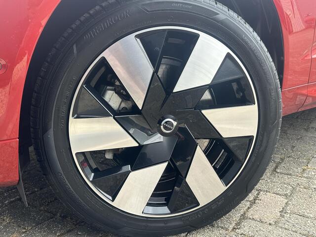 Volvo XC60 2.0 T6 Plug-in hybrid AWD Ultimate Dark schuifdak 360 camera Bowers & Wilkins luchtvering 20 inch trekhaak