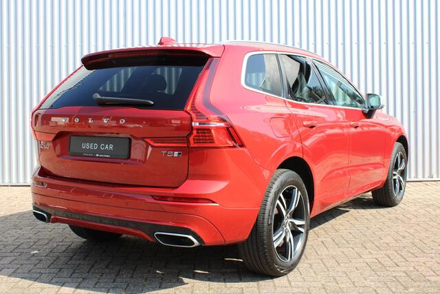 Volvo XC60 T5 Automaat AWD R-Design, | Full map navigatie | Cruise Control | Elektrisch wegklapbare trekhaak | Apple Carplay/Android Auto | BLIS | Achteruitrijcamera | R-Design interieur | Elektrisch bedienbare bestuurdersstoel | Elektrisch bedienbare achterklep |