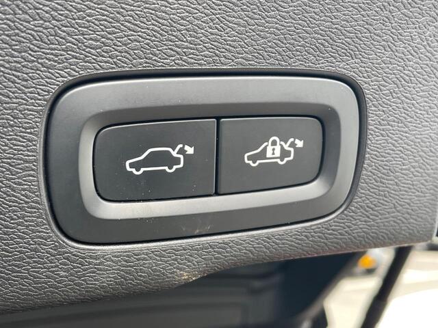 Volvo XC60 2.0 Recharge T8 AWD Inscription | Trekhaak | Blis | Adaptive Cruise Controle | Panorama Schuifdak | Memory | Harman/Kardon | Adaptive LED |