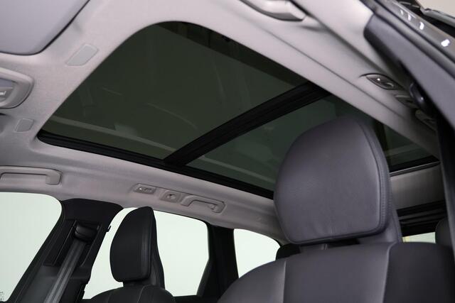 Volvo XC60 T6 Recharge AWD Plus Dark - LONG RANGE - Panorama/schuifdak - IntelliSafe Assist & Surround - 360º Camera - Adaptieve LED koplampen - Verwarmde voorstoelen, stuur & achterbank - Parkeersensoren voor & achter - Elektr. bedienb. voorstoelen met geheugen - D