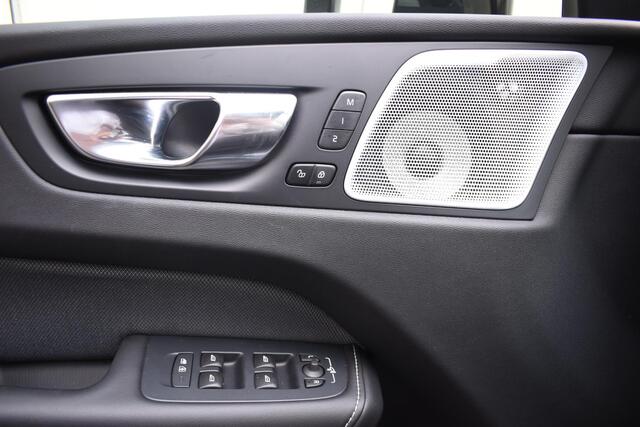 Volvo XC60 T6 350PK Automaat AWD Plus Black Edition / Navigatie / 360 Camera / Head-up Display / Panoramadak / Bowers & Wilkins / 21'' Velgen /