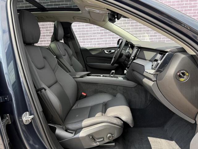 Volvo XC60 B4 D Plus Dark | Harman/Kardon | 360° Camera | Standkachel | Stuur + Stoelverwarming | Panorama Schuifdak | Adaptieve LED verlichting |