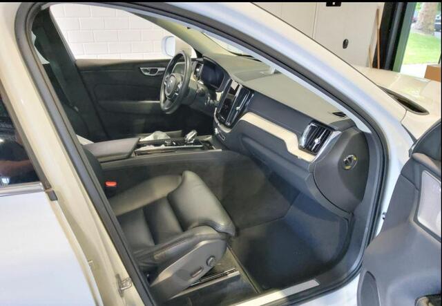 Volvo XC60 2.0 T6 Plug-in hybrid AWD Inscription | Long Range | Trekhaak | Bowers & Wilkins | HUD | Adaptieve Cruise controle | Camera | Stoel + Stuur + A-Bank Verwarmd | Standkachel |