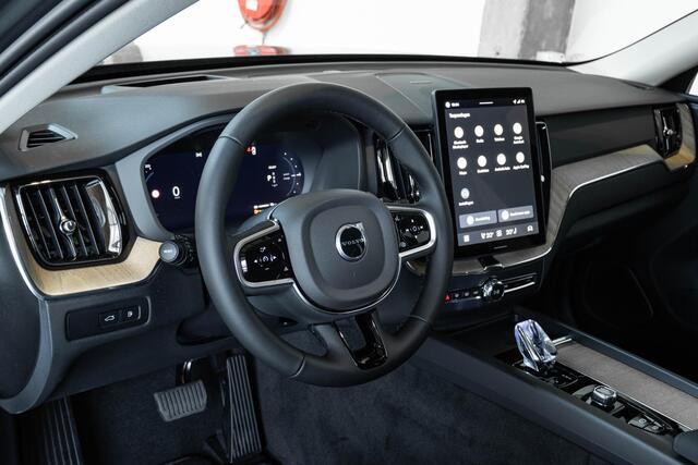 Volvo XC60 2.0 T6 Plug-in hybrid AWD Plus Dark | Schuif/Kantel Panoramadak | Harman Kardon Premium Audio | 360º Visual Park Camera | 20" Lichtmetalen Wielen | Head-Up Display | Forrest Lake Metallic |