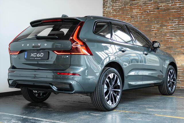 Volvo XC60 2.0 T6 Plug-in hybrid AWD Plus Dark | Schuif/Kantel Panoramadak | Harman Kardon Premium Audio | 360º Visual Park Camera | 20" Lichtmetalen Wielen | Head-Up Display | Forrest Lake Metallic |