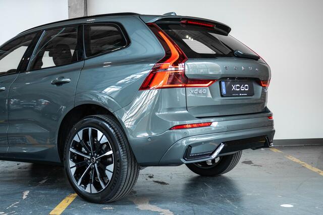 Volvo XC60 2.0 T6 Plug-in hybrid AWD Plus Dark | Schuif/Kantel Panoramadak | Harman Kardon Premium Audio | 360º Visual Park Camera | 20" Lichtmetalen Wielen | Head-Up Display | Forrest Lake Metallic |