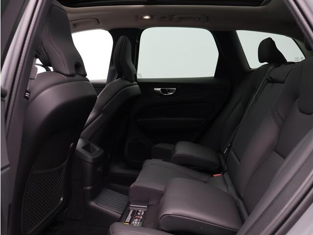 Volvo XC60 T8 AWD Plug-in hybrid Plus Bright / Trekhaak / Pan. dak / Elektr. bed. stoelen / Geïntegr. kinderzitjes / Privacy glass / Gelaagd glas