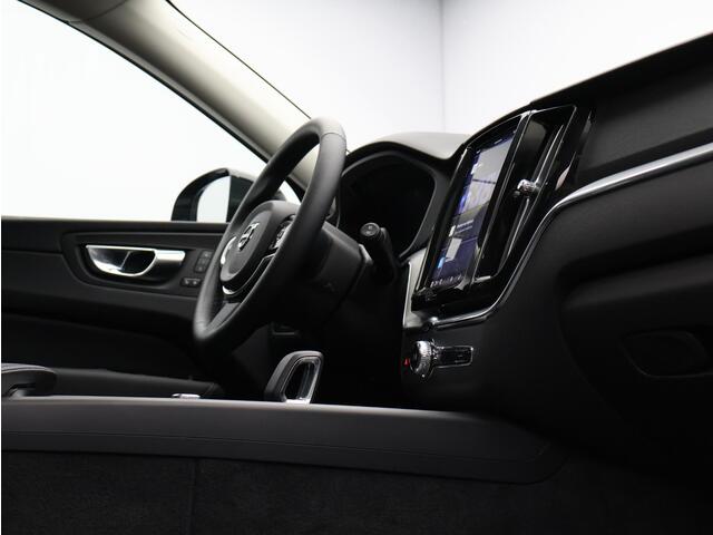 Volvo XC60 T8 AWD Plug-in hybrid Plus Bright / Trekhaak / Pan. dak / Elektr. bed. stoelen / Geïntegr. kinderzitjes / Privacy glass / Gelaagd glas
