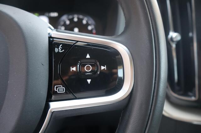 Volvo XC60 2.0 B4 Inscript. | Geen import | Schuifdak | Leer | Camera